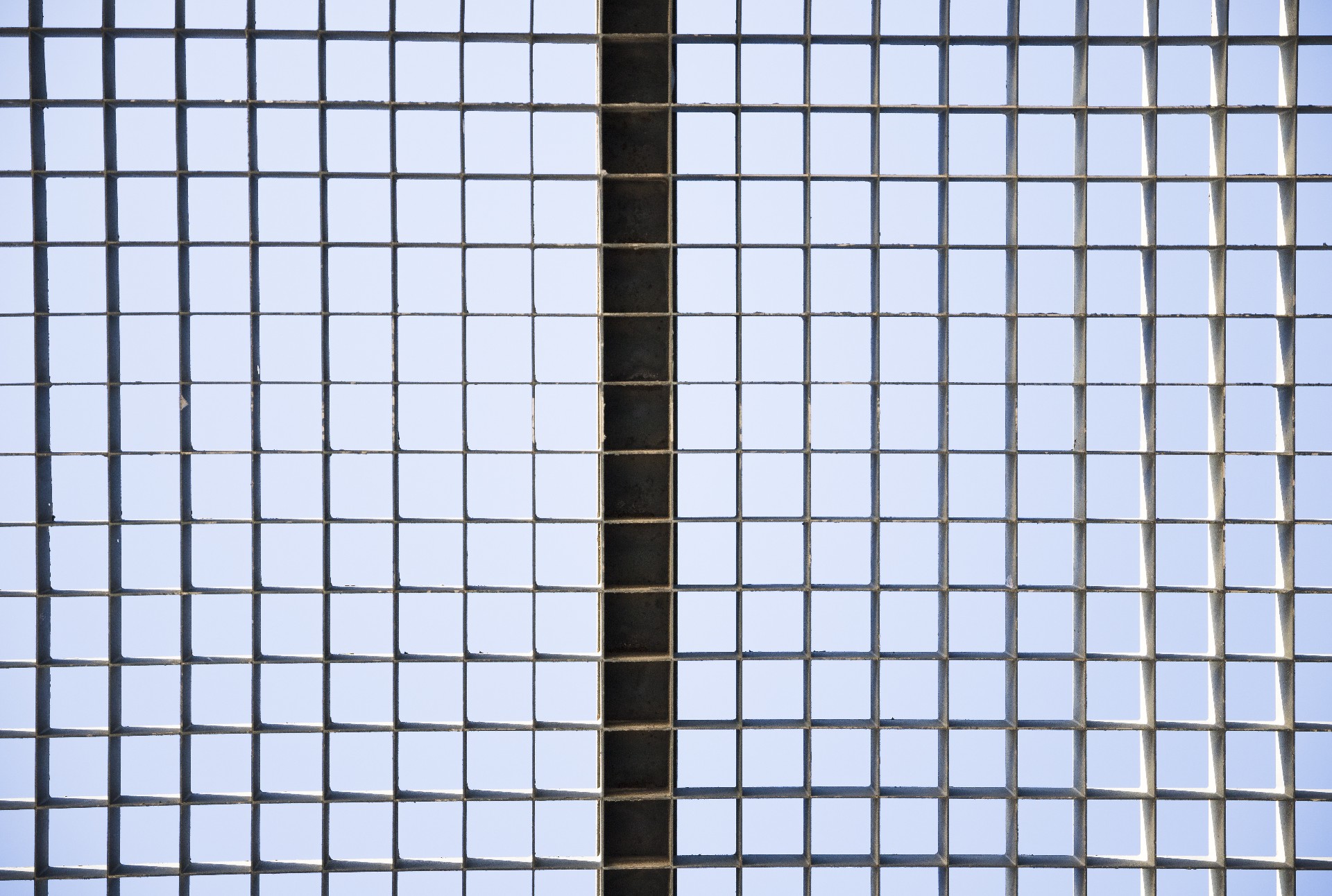 河北煤一、二期堆場(chǎng)防風(fēng)網(wǎng)防腐維護(hù)與現(xiàn)場(chǎng)補(bǔ)漆項(xiàng)目